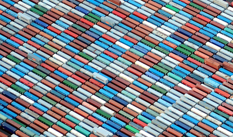 © Reuters. FILE PHOTO: Containers are pictured at a terminal in the harbour of Hamburg