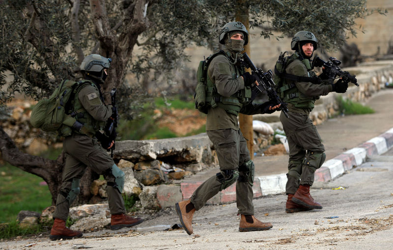 © Reuters. نادي الأسير: إسرائيل اعتقلت مئة فلسطيني في الضفة خلال اليومين الماضيين