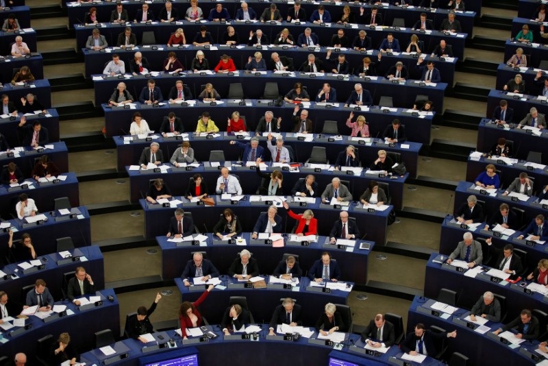 © Reuters. MEPs take part in a voting session at the European Parliament in Strasbourg
