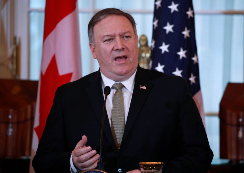 © Reuters. U.S. Secretary of State Mike Pompeo speaks during a news conference at the State Department in Washington