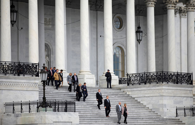 © Reuters. FILE PHOTO: Newly elected members of Congress arrive for class photo for freshman members of the House on Capitol Hill in Washington