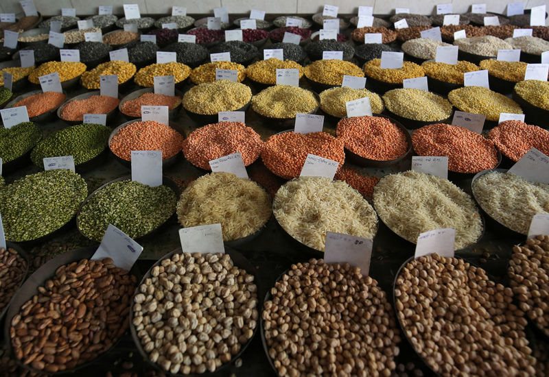 © Reuters. FOTO DE ARCHIVO: Comida en un mercado en India