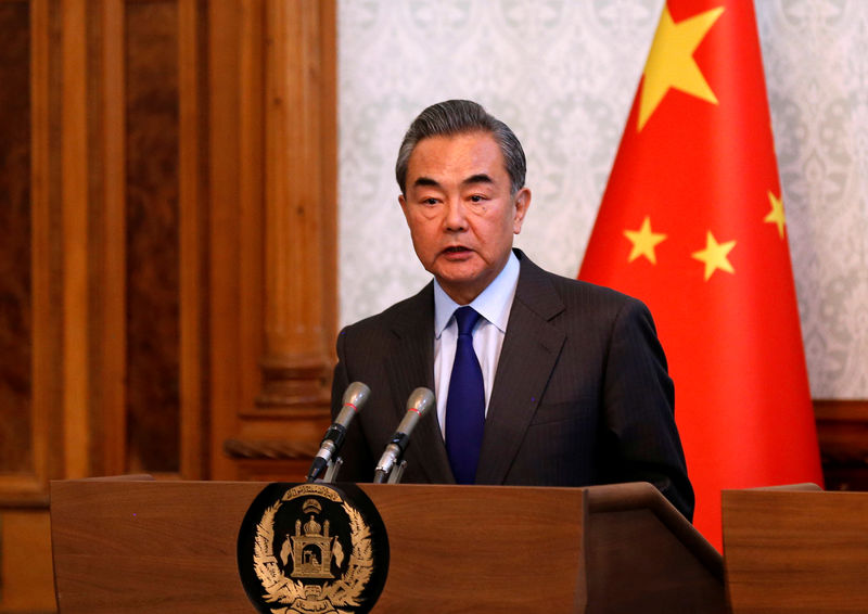 © Reuters. الصين تتعهد بمساعدة أفغانستان وباكستان على تجاوز الخلافات
