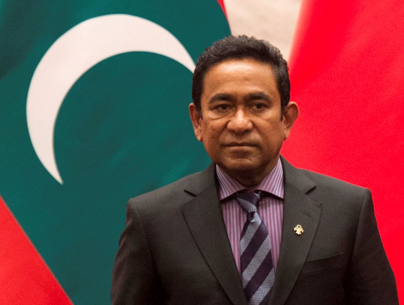 © Reuters. FILE PHOTO: Maldives President Abdulla Yameen attends a meeting in Beijing