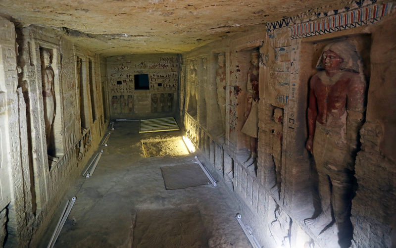 © Reuters. Una vista general de la tumba recién descubierta de 'Wahtye', que data del gobierno del rey Neferirkare Kakai, en el área de Saqqara cerca de su necrópolis, en Giza, Egipto.