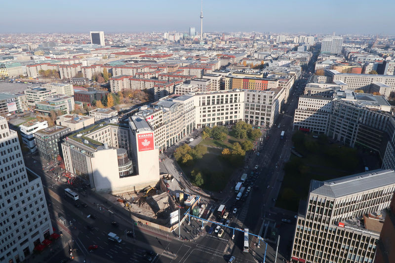 © Reuters. A general view shows the skyline of Potsdamer Platz square and the Leipziger Strasse street in Berlin