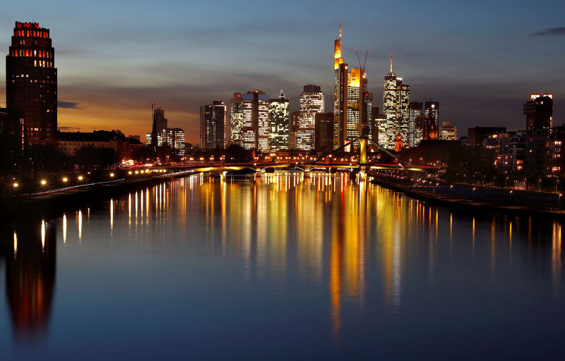 © Reuters. FILE PHOTO - The skyline with its financial district is photographed in the early evening in Frankfurt