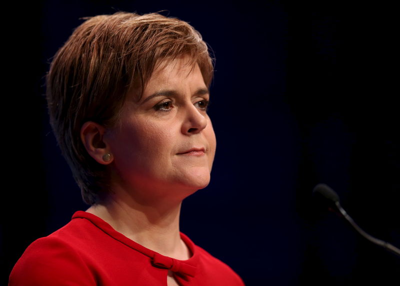 © Reuters. رئيسة وزراء اسكتلندا: اقتراع سحب الثقة من الحكومة البريطانية ربما ينجح الآن