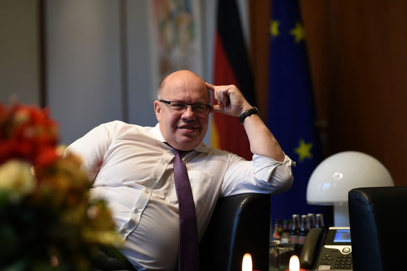 © Reuters. German Economy Minister Peter Altmaier pauses during an interview in his office in Berlin