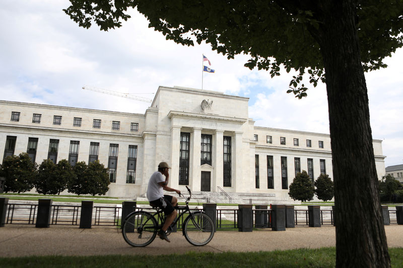 © Reuters. FILE PHOTO: A cyclist passes the Federal Reserve building in Washington, DC