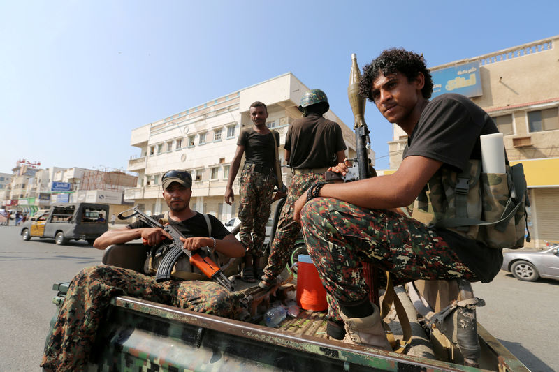 © Reuters. نظرة فاحصة-هل يسير اليمن أخيرا على طريق السلام؟