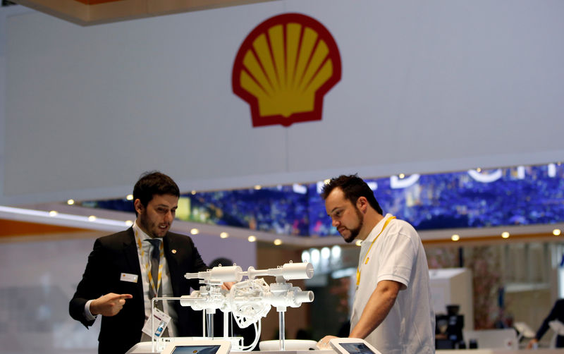 © Reuters. FILE PHOTO: Staff members work at the booth of Royal Dutch Shell at Gastech, the world's biggest expo for the gas industry, in Chiba