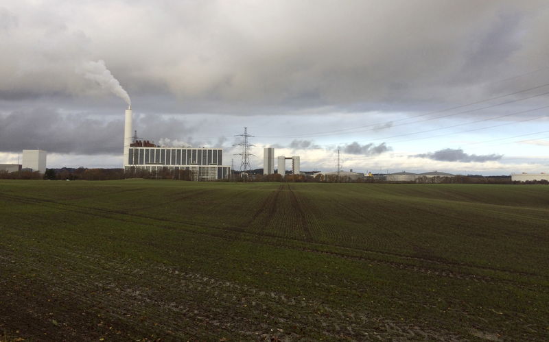 © Reuters. A general view shows DONG Energy's power station in Kalundborg