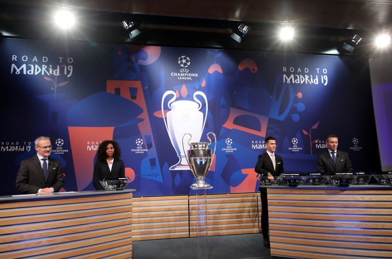 © Reuters. Madrid-Ajax, Barça-Lyon y Atleti-Juventus, emparejamientos de octavos en Champions