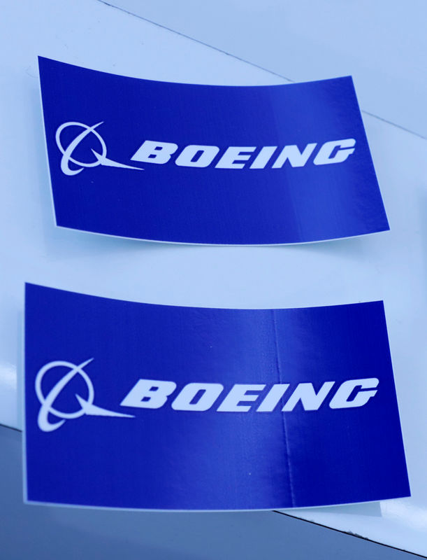 © Reuters. The Boeing logo is pictured at the LABACE fair in Sao Paulo