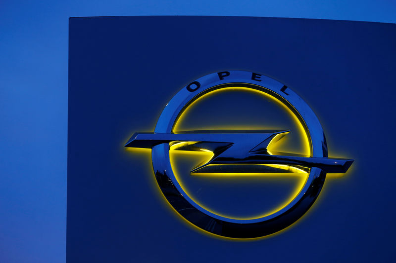 © Reuters. An Opel logo is pictured in Ruesselsheim