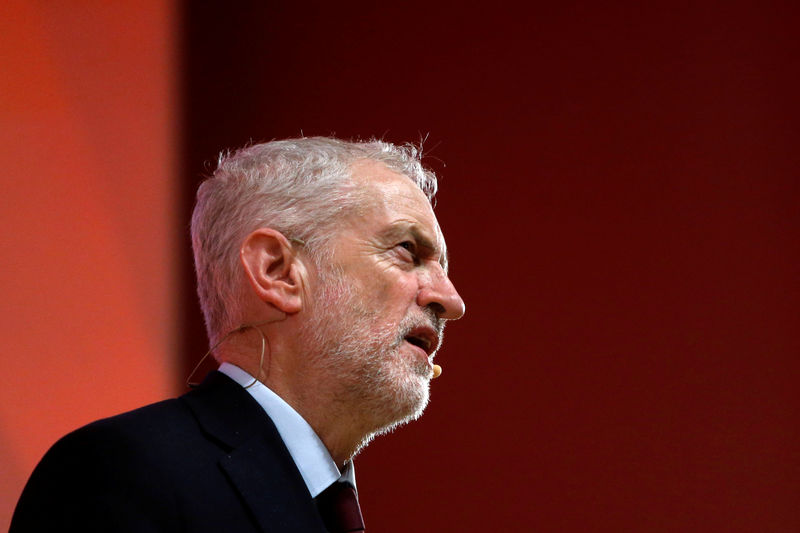 © Reuters. FILE PHOTO: British opposition leader Jeremy Corbyn speaks during the Party of European Socialists annual meeting in Lisbon