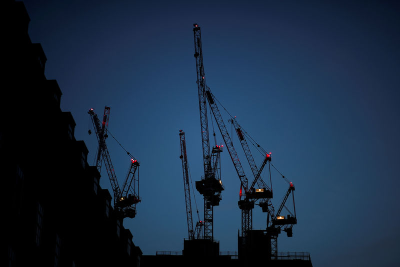 © Reuters. FILE PHOTO: Construction cranes are seen on a building site at sunrise in central London