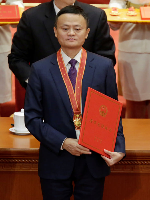 © Reuters. Alibaba's Executive Chairman Jack Ma holds his certificate at an event marking the 40th anniversary of China's reform and opening up at the Great Hall of the People in Beijing