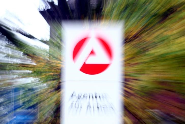 © Reuters. A sign leading to a job centre of Germany's Federal Labour Office is pictured in Munich