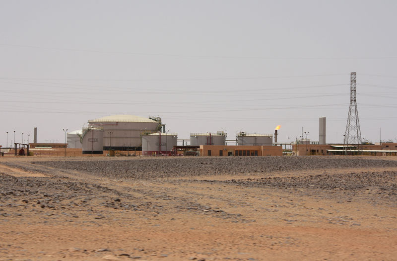 © Reuters. مهندس: حقل الفيل الليبي ينتج حوالي 70 ألف ب/ي من النفط