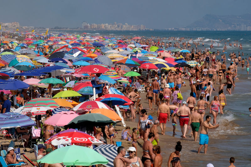 © Reuters. El turismo supone casi un 12 por ciento del PIB español