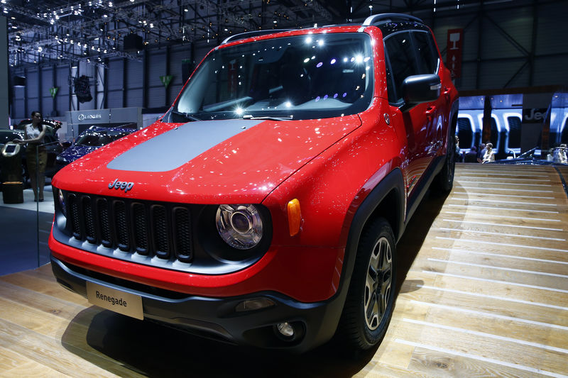 © Reuters. La nuova Jeep Renegade all'International Motor Show di Ginevra, nel 2015