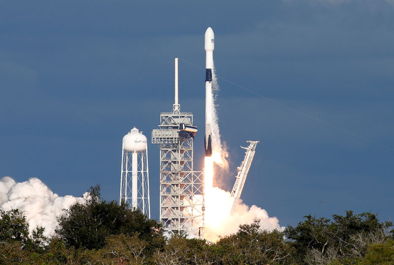 © Reuters. Lançamento do foguete Falcom 9 da SpaceX em Cape Canaveral, Estados Unidos