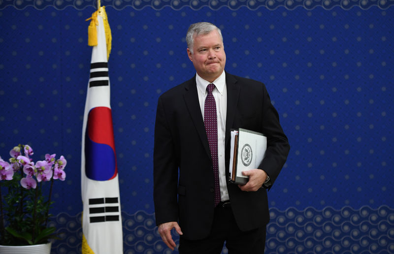 © Reuters. U.S. special representative for North Korea Stephen Biegun waits before a meeting with South Korean Foreign Minister Kang Kyung-wha at the Foreign Ministry in Seoul, South Korea