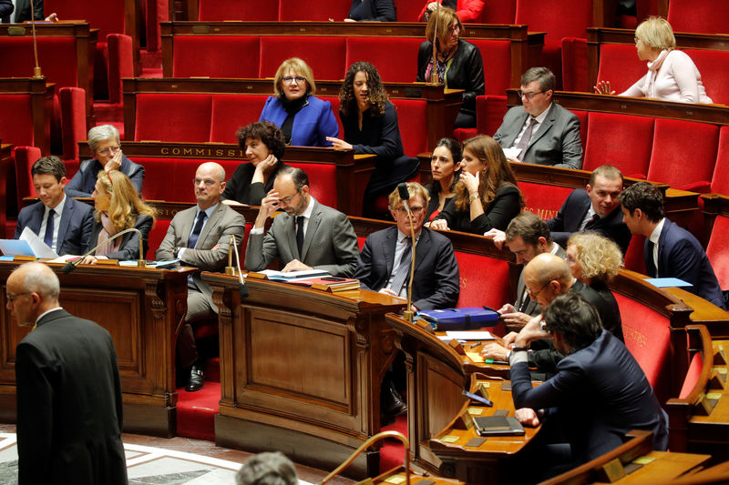 © Reuters. LE BUDGET REMANIÉ POUR LES "GILETS JAUNES" ADOPTÉ À L'ASSEMBLÉE