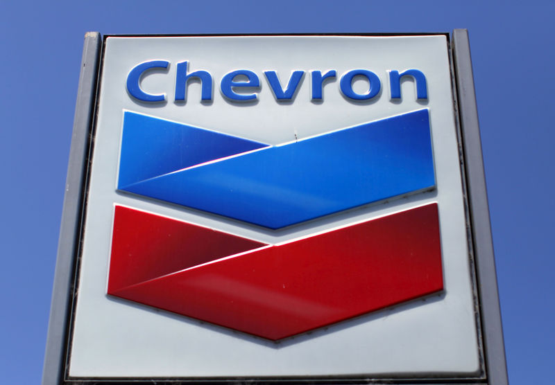 © Reuters. File photo of a Chevron gas station sign in Del Mar, California