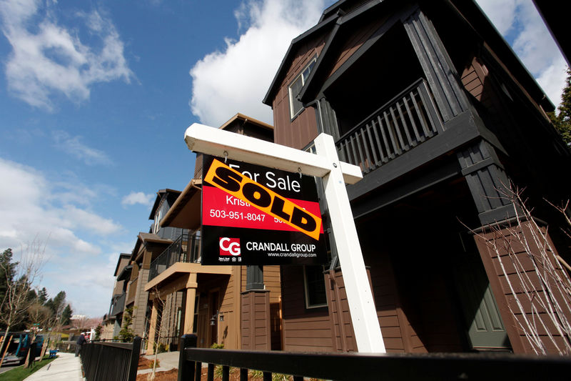 © Reuters. FILE PHOTO: FILE PHOTO: Sold homes are seen in the southwest area of Portland