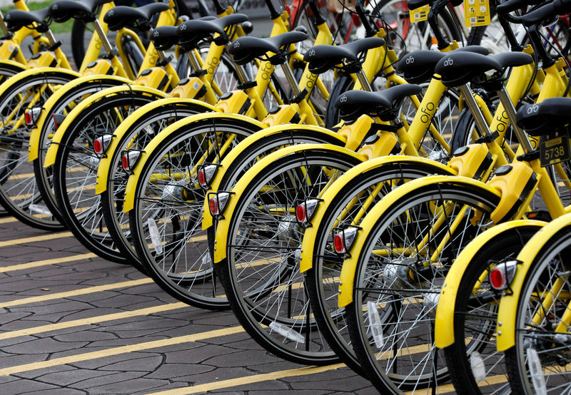 © Reuters. Ofo bike-sharing bicycles are pictured in Singapore