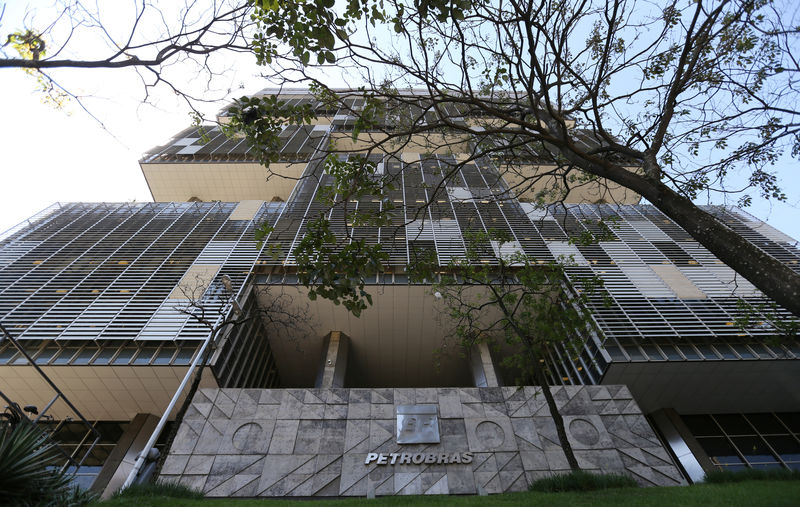 © Reuters. A view of the Brazil's state-run Petrobras oil company headquarters in Rio de Janeiro