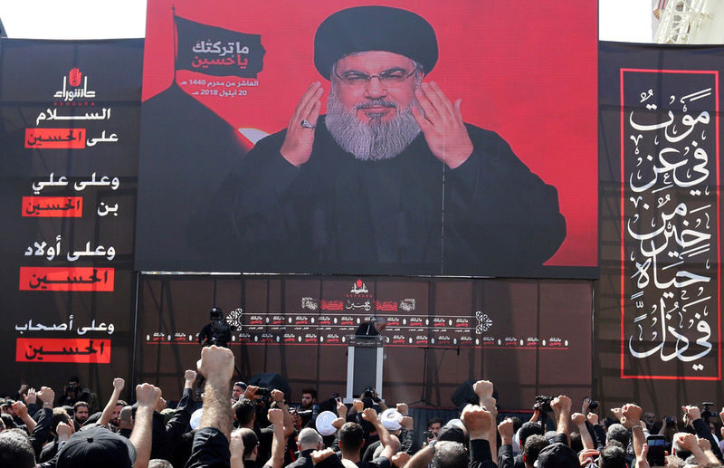 © Reuters. حزب الله يدعو أنصاره للتبرع بالمال مع زيادة وطأة العقوبات