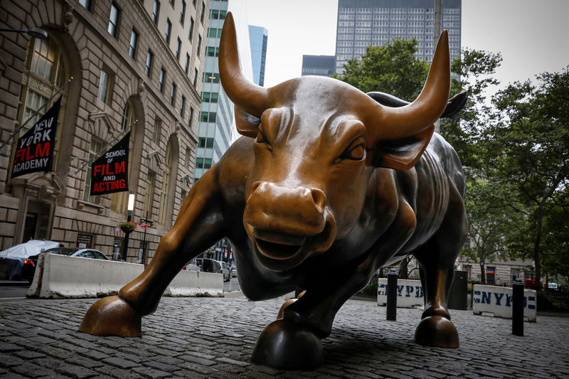 © Reuters. The Charging Bull statue, also known as the Wall St. Bull, is seen in the financial district of New York City