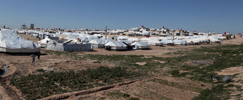 © Reuters. رغم البؤس والتشرد.. تطرف الدولة الإسلامية ينتقل إلى مخيم للنازحين في سوريا