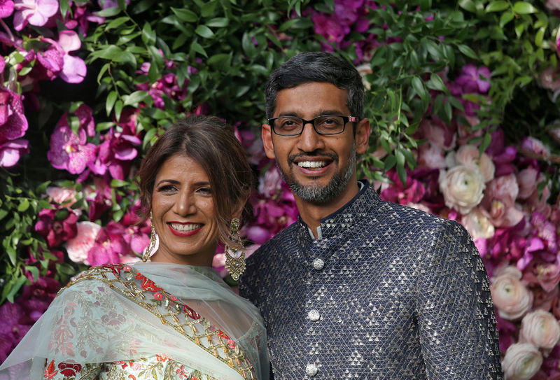 © Reuters. Google CEO Sundar Pichai and his wife Anjali Pichai pose at the wedding ceremony of Akash Ambani, son of the Chairman of Reliance Industries Mukesh Ambani, at Bandra-Kurla Complex in Mumbai