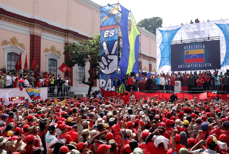 © Reuters. El presidente de Venezuela, Nicolás Maduro, encabeza un acto "antiimperialista" en el Palacio de Miraflores.