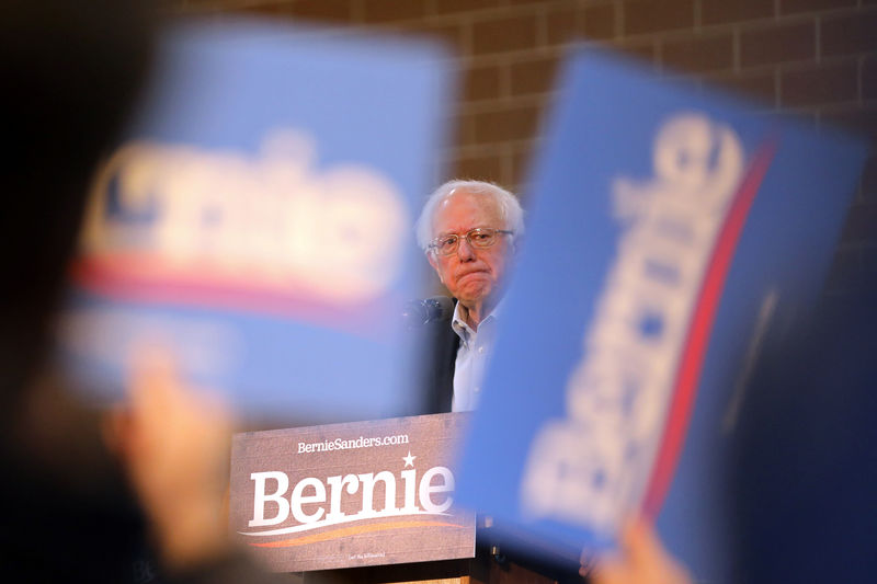 © Reuters. FILE PHOTO: U.S. presidential candidate and Vermont Senator Bernie Sanders speaks during a campaign rally at the Iowa State Fairgrounds in Des Moines