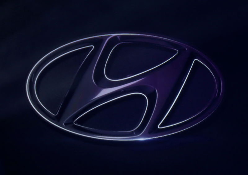 © Reuters. FILE PHOTO: The logo of Hyundai Motor is seen on wall at a event of Hyundai Motor Co's new Accent in Mexico City