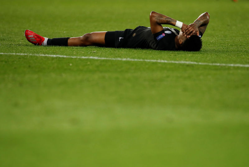 © Reuters. كيمبمبي مدافع سان جيرمان: لعبنا باسترخاء أمام مانشستر يونايتد