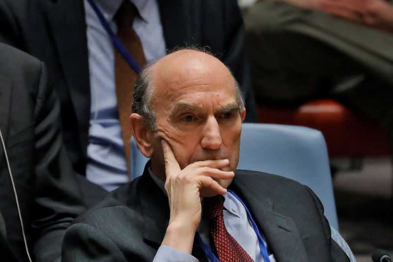 © Reuters. IMAGEN DE ARCHIVO. El diplomático estadounidense Elliott Abrams escucha durante una reunión del Consejo de Seguridad de Naciones Unidas en Nueva York.