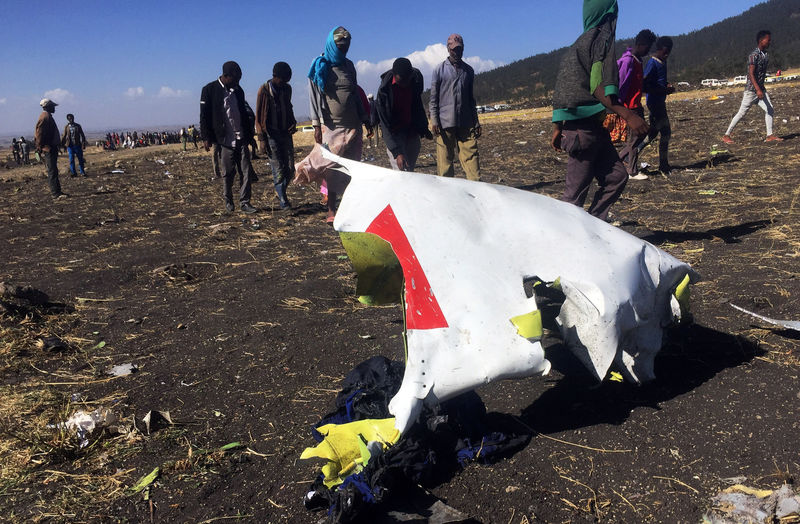 © Reuters. Un avión de Ethiopian Airlines destino a Nairobi se estrella matando a 157 personas