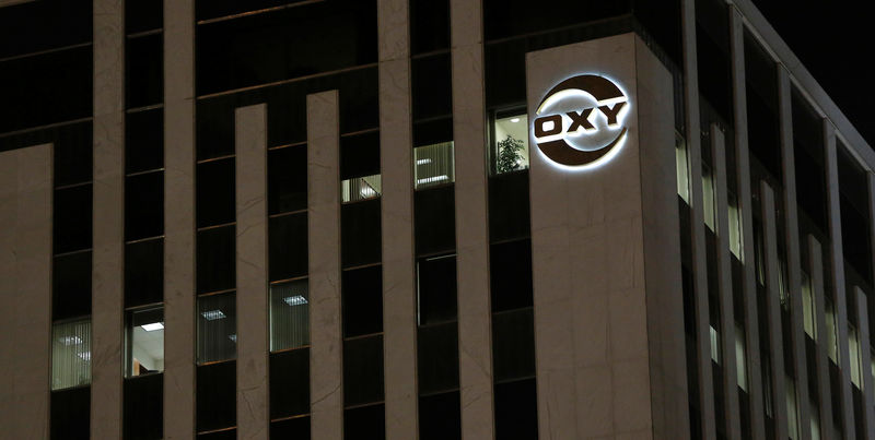 © Reuters. FILE PHOTO: The Occidental Petroleum Corp headquarters in Los Angeles