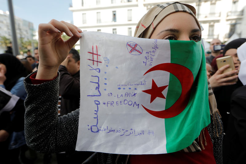 © Reuters. بيان: قضاة جزائريون يرفضون الإشراف على الانتخابات إذا شارك فيها بوتفليقة