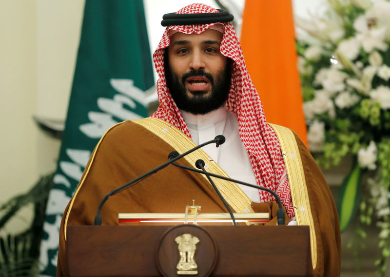 © Reuters. FILE PHOTO: Saudi Arabia's Crown Prince Mohammed bin Salman speaks during a meeting with Indian Prime Minister Narendra Modi at Hyderabad House in New Delhi
