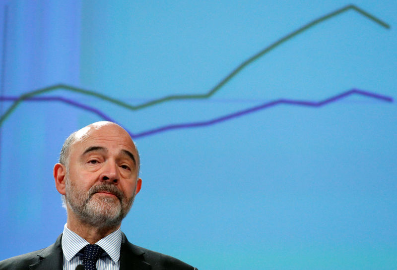 © Reuters. EU Commissioner Moscovici presents the EU executive's economic forecasts in Brussels