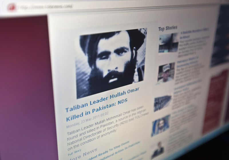 © Reuters. Reportagem na capa do site de notícias Tolonews sobre morte do então líder do Taliban mulá Mohammad Omar