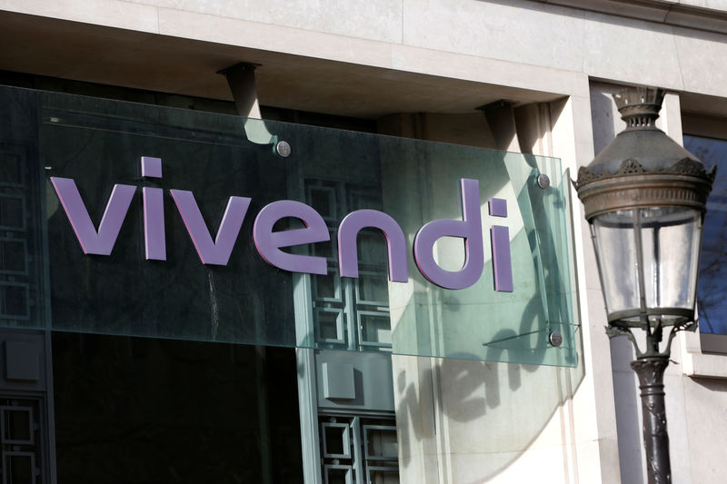 © Reuters. The Vivendi logo is pictured at the main entrance of the entertainment-to-telecoms conglomerate headquarters in Paris